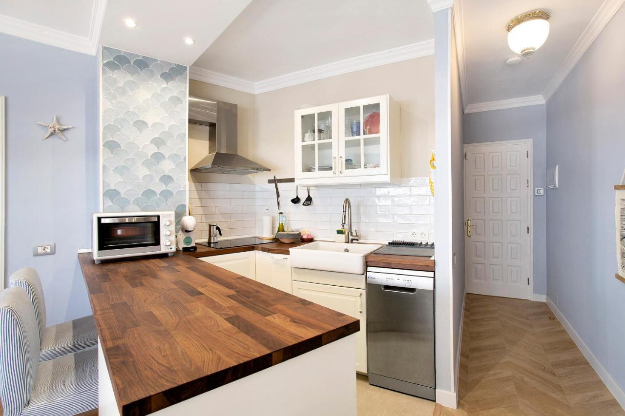 Ocean Side Apartment *