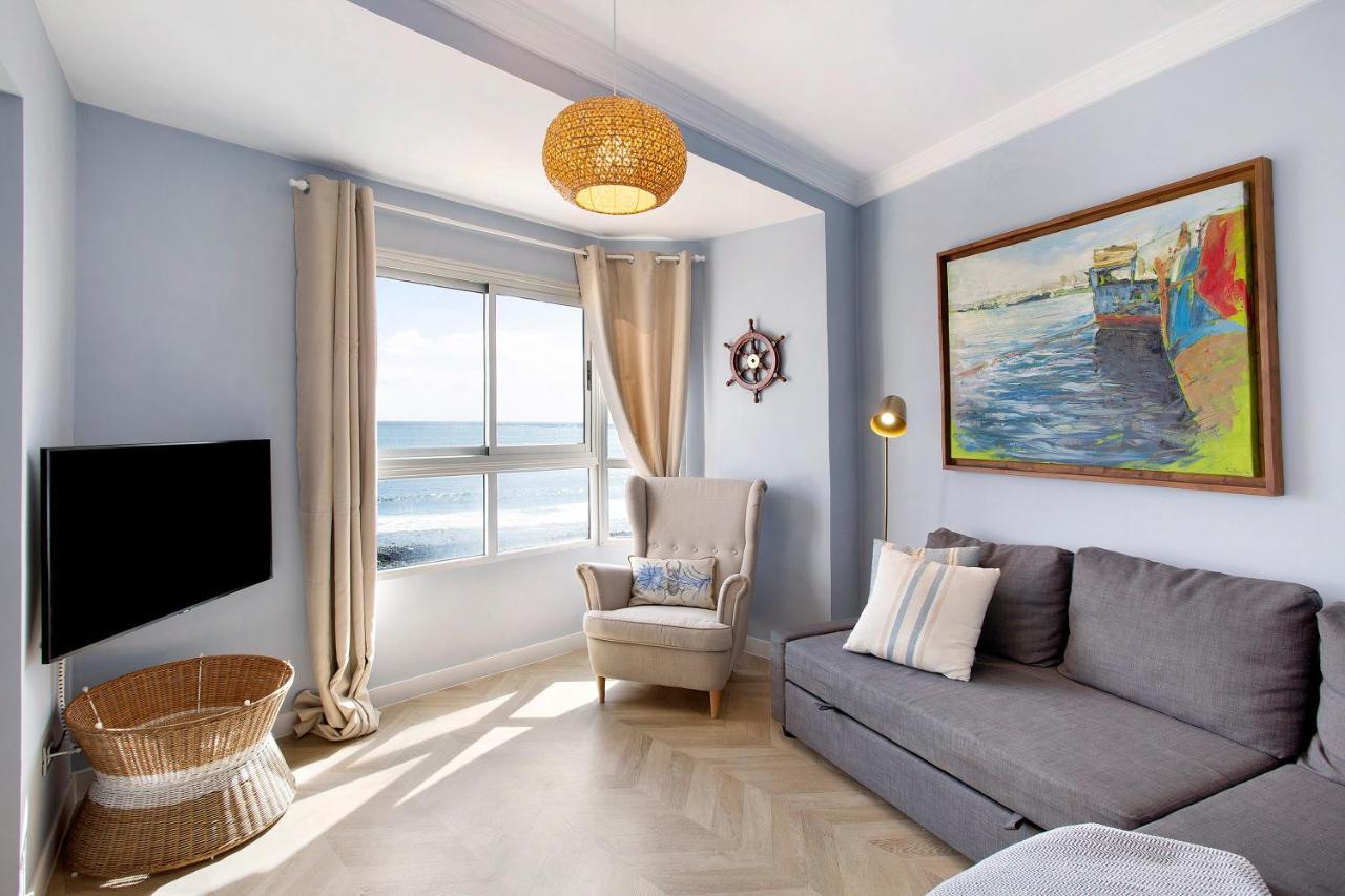 Ocean Side Apartment *